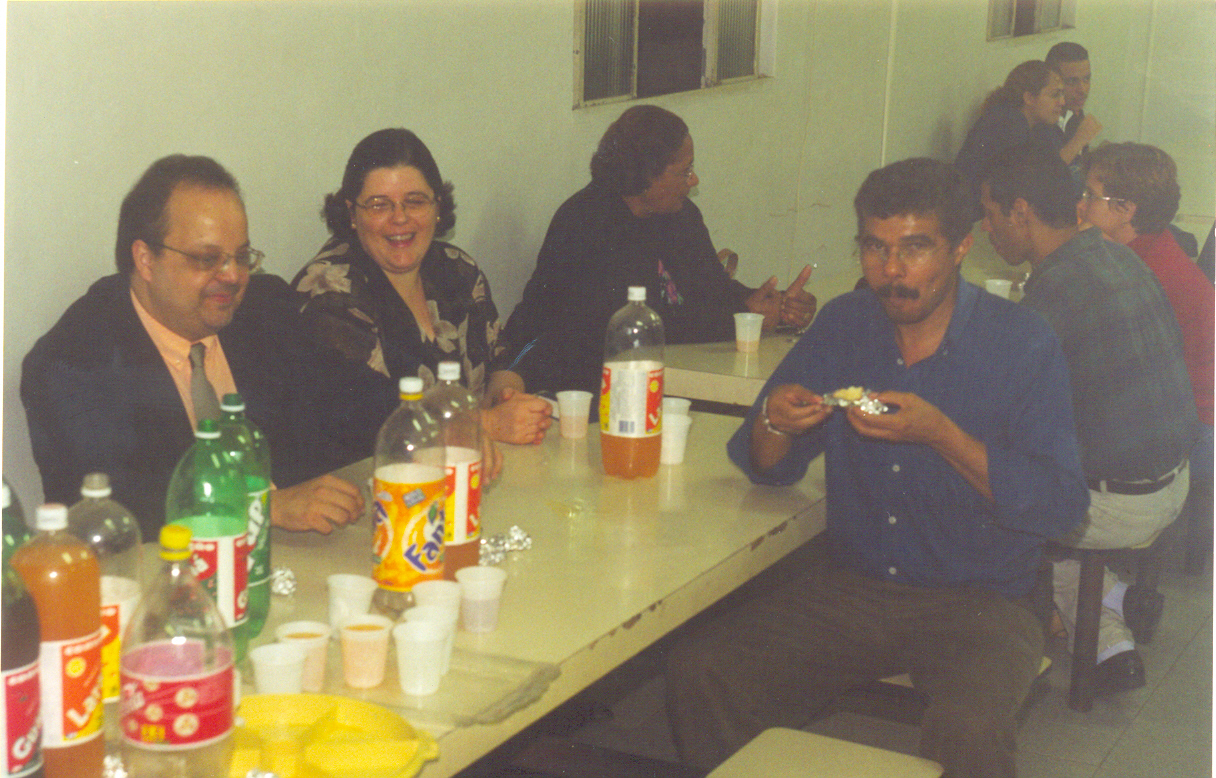 Nossa história | Na imagem, à frente, Rev. Dráusio Piratininga Gonçalvez (pastor da IPD entre 2003 e 2007) e sua esposa Lia e Presbítero Pedro Albuquerque (em memória) | Foto: arquivo histórico IPD 